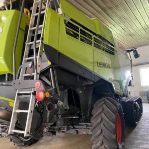 foto 18.2t/10.5m combine harvester pasy CLAAS Lexion 770